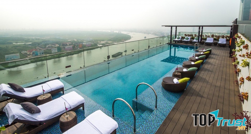 Bể bơi riêng ngoài trời của khách sạn