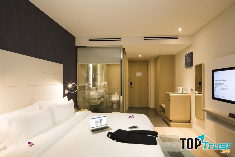 Phòng ngủ được bày trí sang trọng, hiện đại