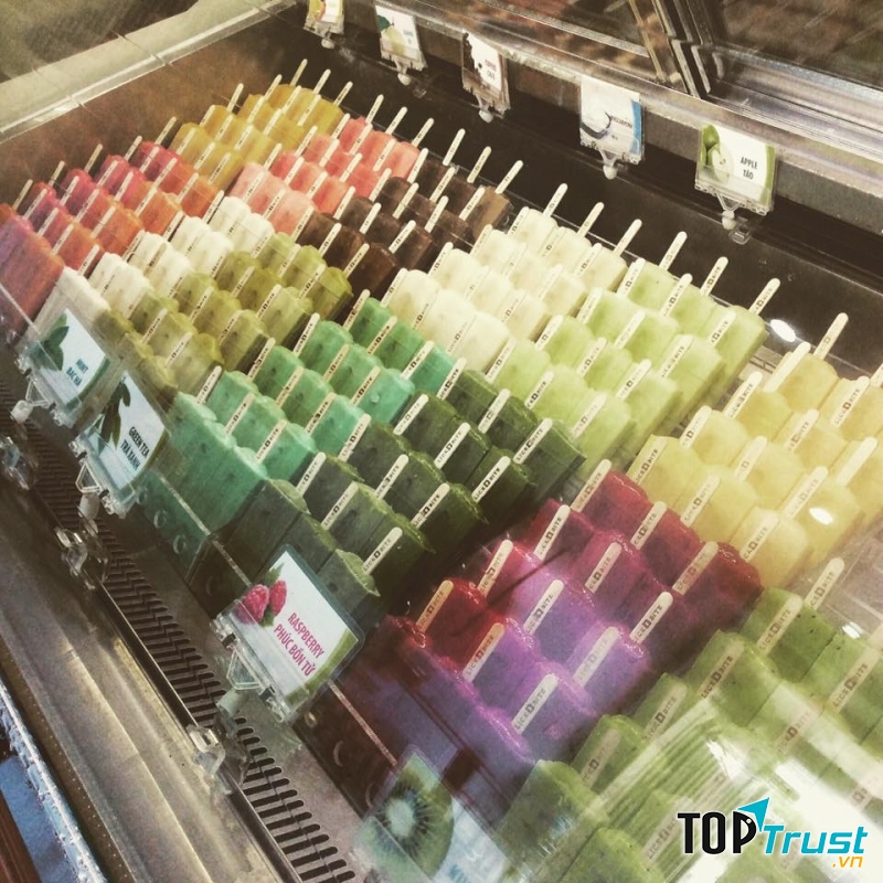 Tủ kem tại Lick n bite thật rực rỡ sắc màu.