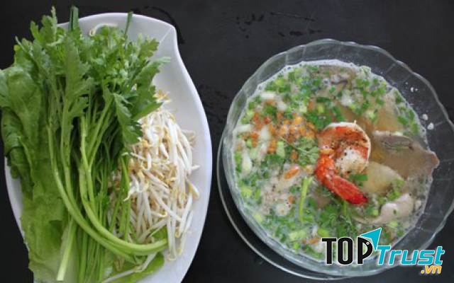 Liến Húa có nhiều chi nhánh tại Sài Gòn nổi tiếng với hủ tiếu Nam Vang