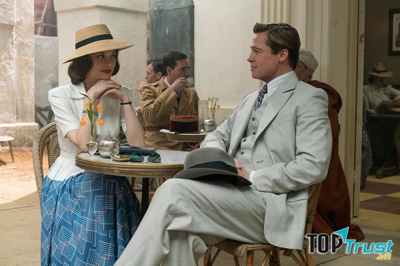 Brad Pitt và Marion trong trang phục sang trọng khi thực hiện nhiệm vụ