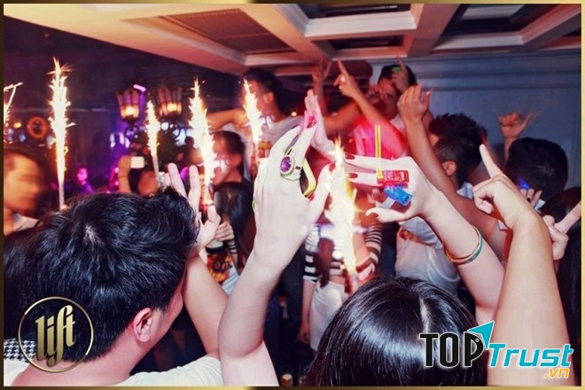 Lift Bar & Lounge