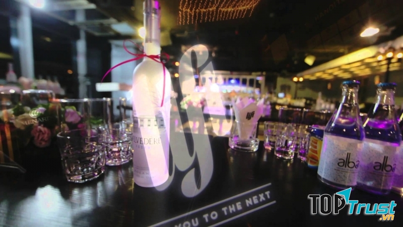 Lift Bar & Lounge