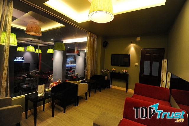 LightBox Cafe & Studio