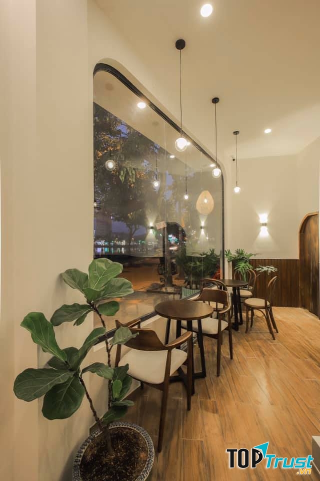 Lily Cafe