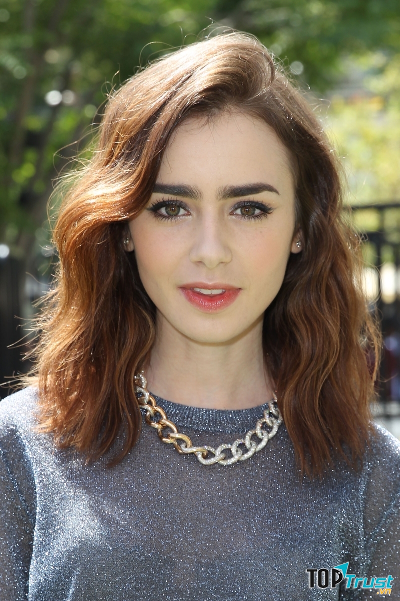 Lily Collins sở hữu gương mặt đẹp không tỳ vết