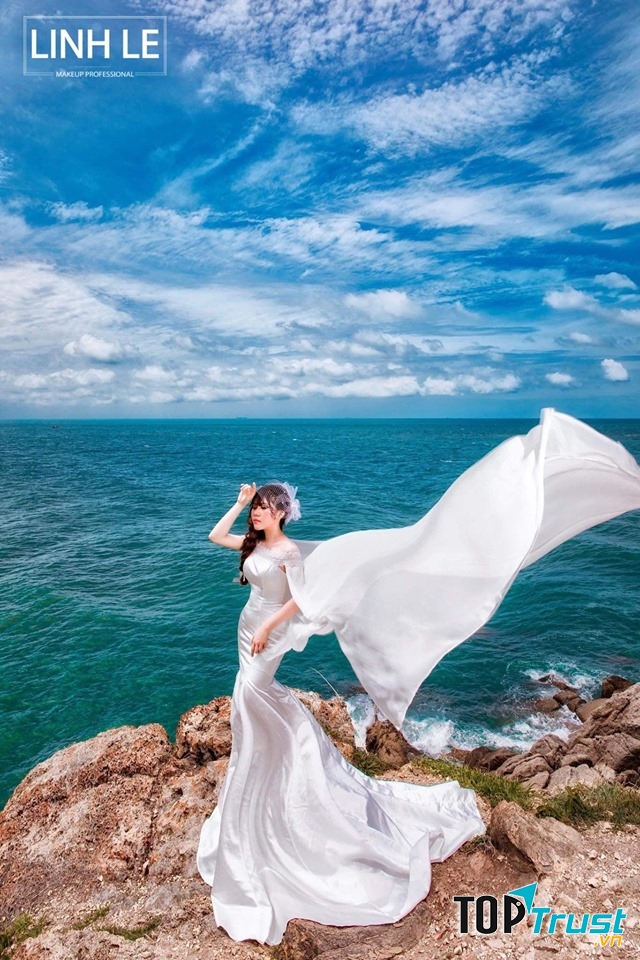 Linh Lê Bridal.