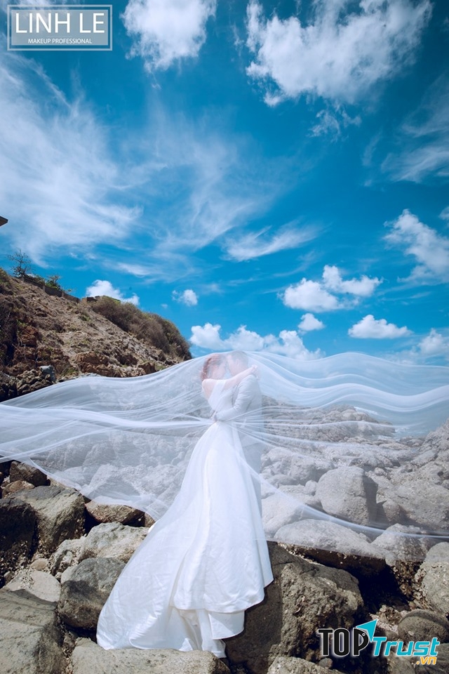 Linh Lê Bridal.