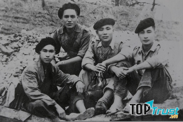 Nhà thơ Quang Dũng và đồng đội