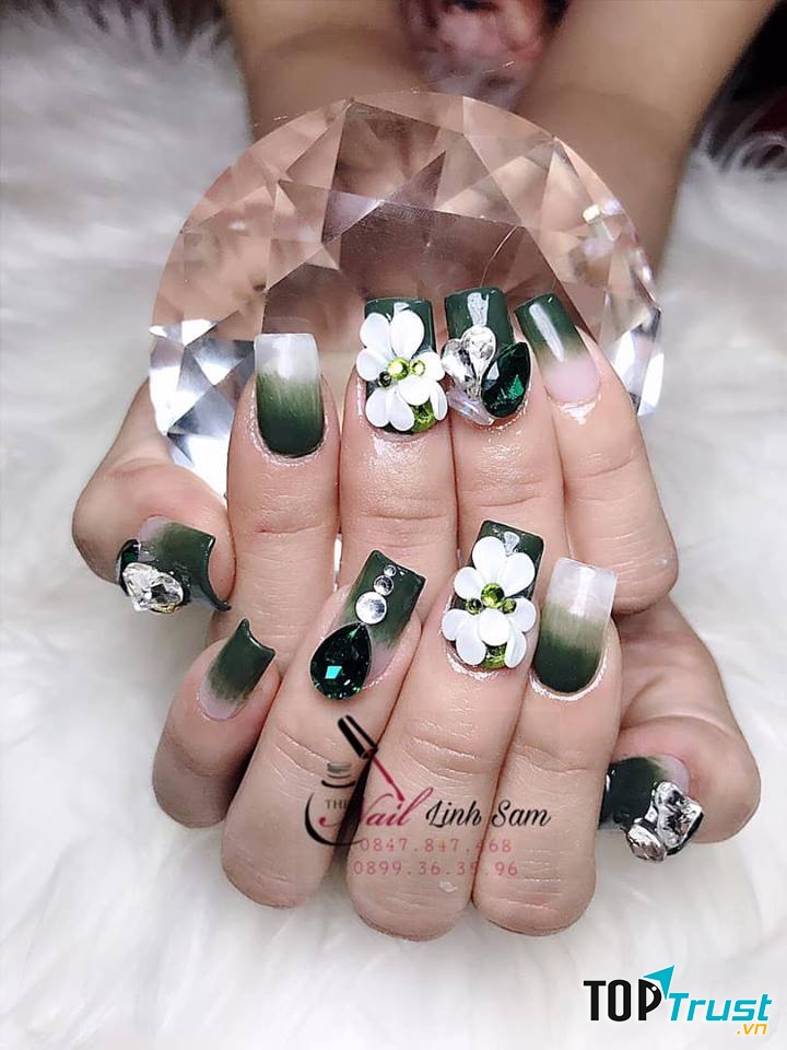 Linh Sam Nail