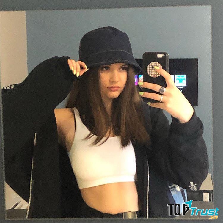 Đầm của Linh Si cực kỳ xinh xắn cho các bạn gái diện đi chơi.