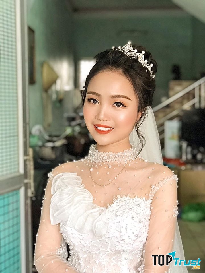 Linh Ưnbi Make Up