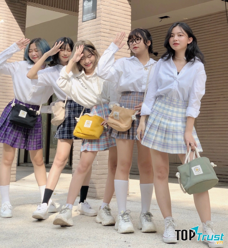 Những chiếc túi xinh xinh với nhiều kích thước khác nhau là lựa chọn tuyệt vời cho các nàng đi chơi, đi học.