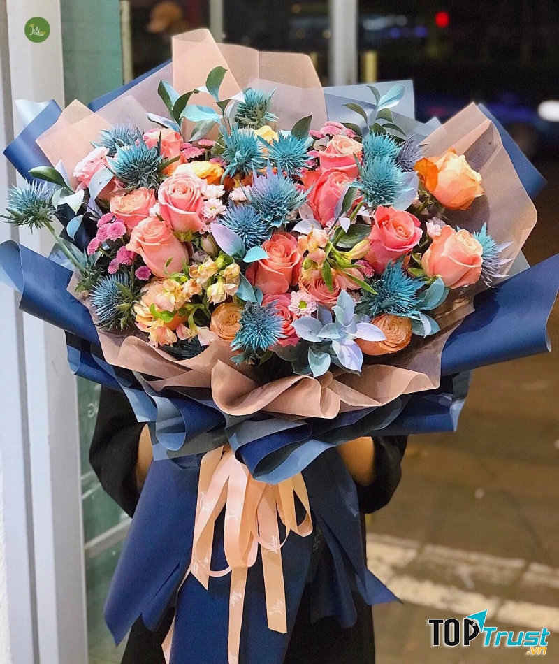 Liti Florist đem đến những cách gói hoa độc đáo, bạn có thể đặt gói theo bó, theo lãng, đựng trong hộp hay trong giỏ vô cùng bắt mắt
