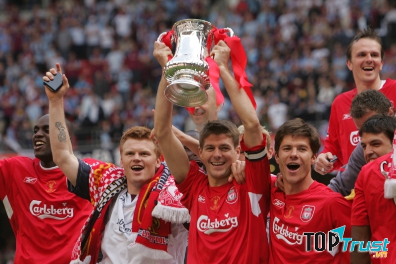 Gerrard, Alonso, Riise nâng cao chiếc cup vô địch năm 2006