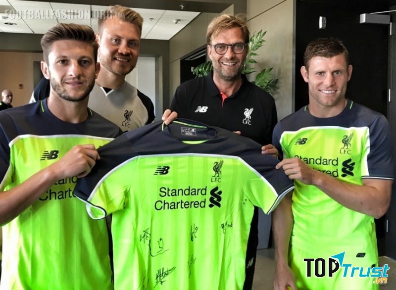 Áo đấu thứ 3 của Liverpool