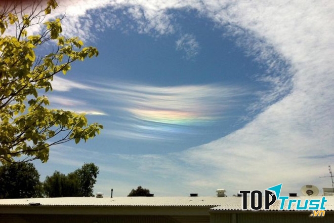 Lỗ mây xuất hiện ở thị trấn Trafalgar