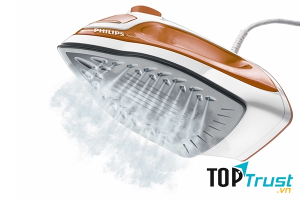 Bàn ủi hơi nước trong quá trình phun hơi