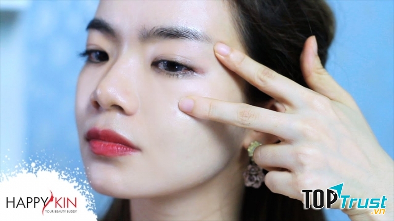 Làm mờ vết thâm, sẹo.