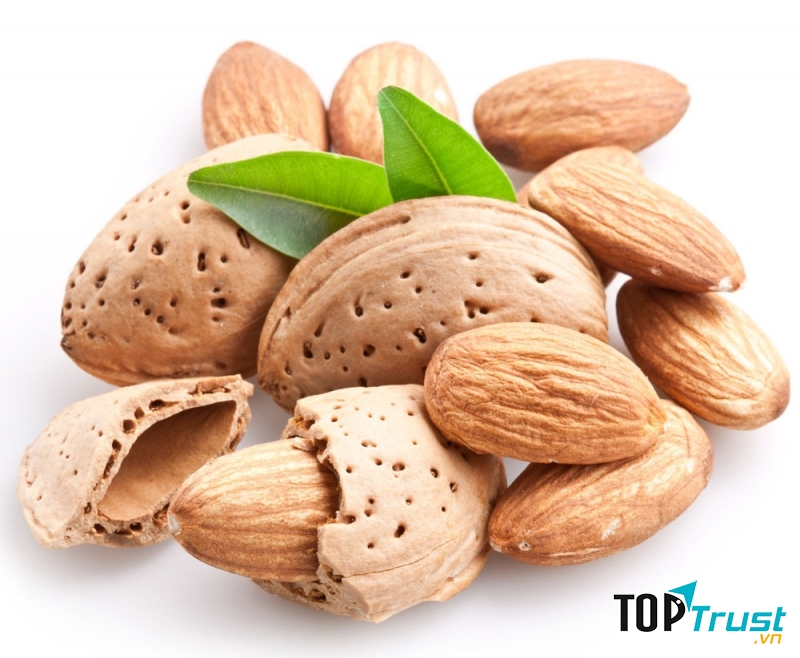 Hạnh nhân không chỉ có tác dụng với làn da bị lão hóa,mà còn cung cấp rất nhiều dinh dưỡng cần thiết cho làn da của tất cả mọi người.