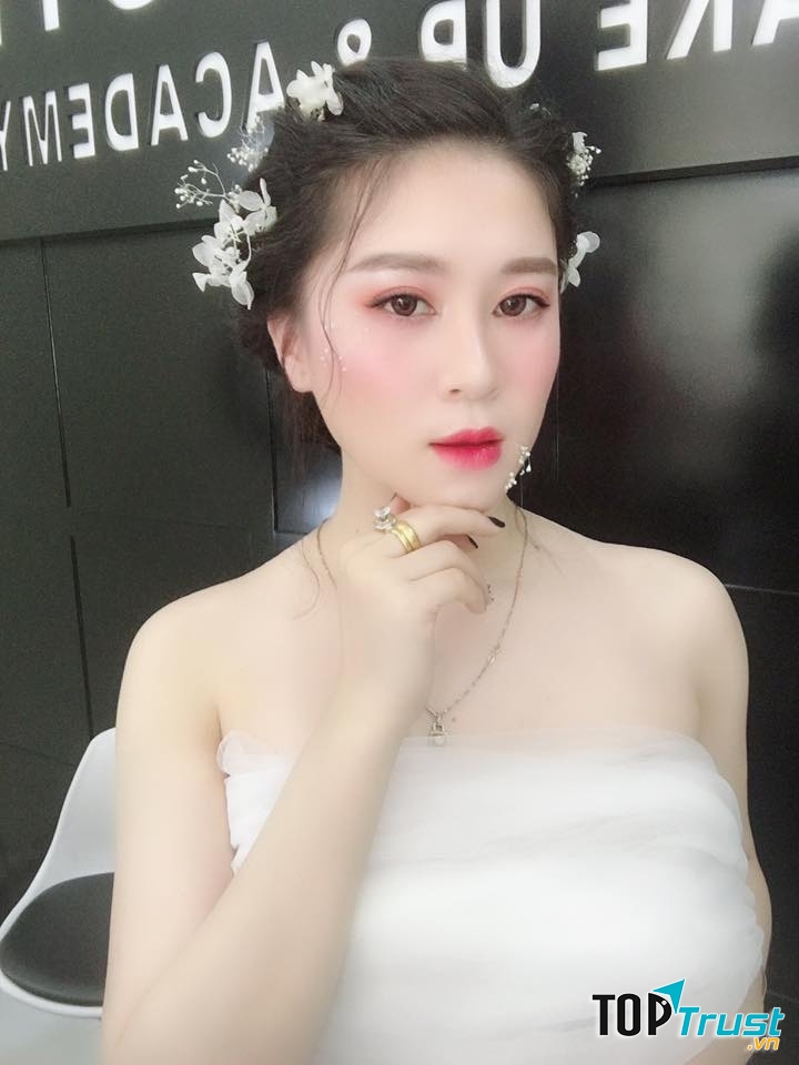 Loan Nguyễn Make up
