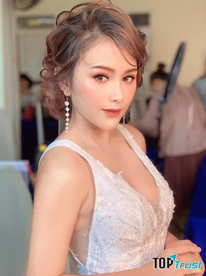 Loan Nguyễn Makeup Academy