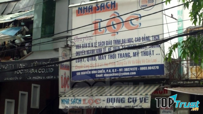 Bảng hiệu của nhà sách Lộc