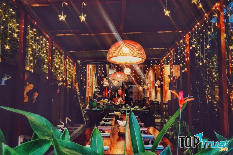 Không gian nhà hàng