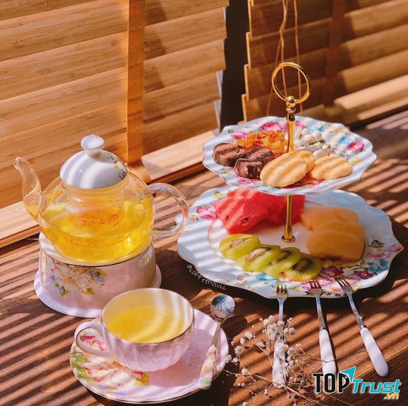 Set trà bánh tại Lofita