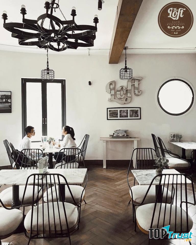 Ưu điểm của quán chính là không gian yên tĩnh, thích hợp cho nhóm bạn đông để làm việc, học tập.﻿ ﻿