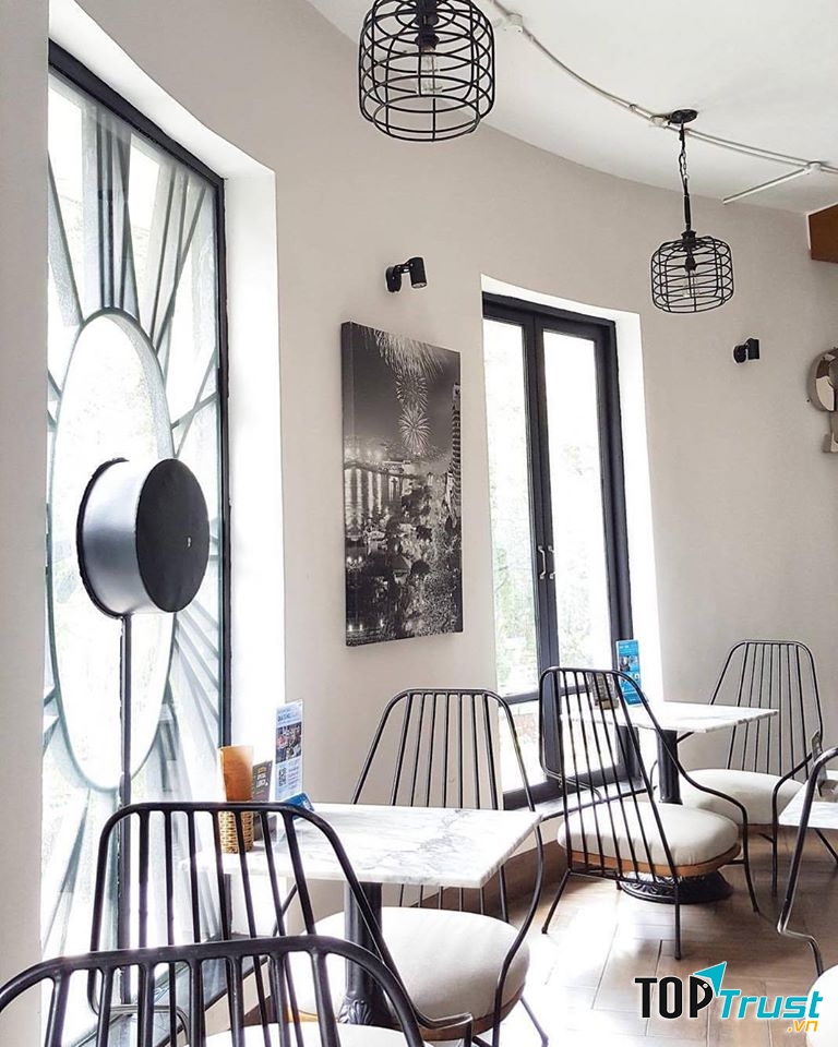 The Loft Cafe mang một nét đẹp cổ điển nhẹ nhàng