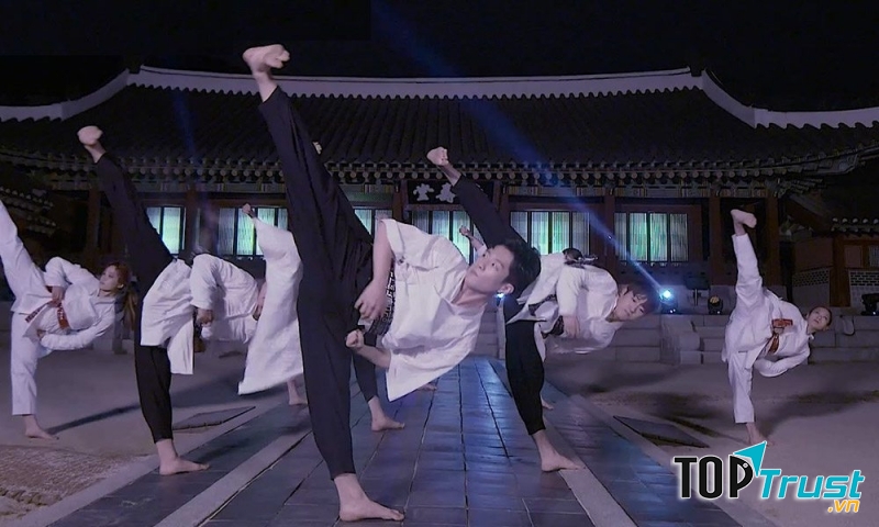 Lối đánh và kỹ thuật tương đối đầy đủ