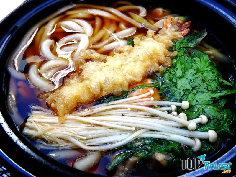 Một bát mì Udon ấm nóng vào mùa đông thì hoạt động cả ngày không thấy lạnh.