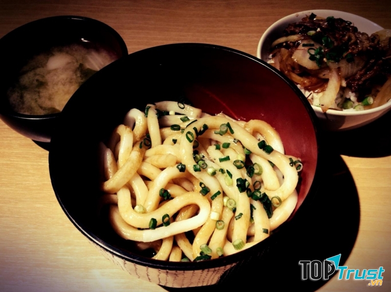 Mì Udon là người bạn thân thiện của mọi dạ dày.