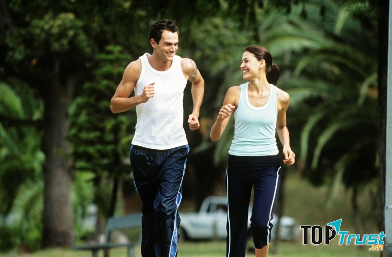 Thức khuya, hút thuốc, uống rượu...có thể là nguyên nhân gây rụng tóc