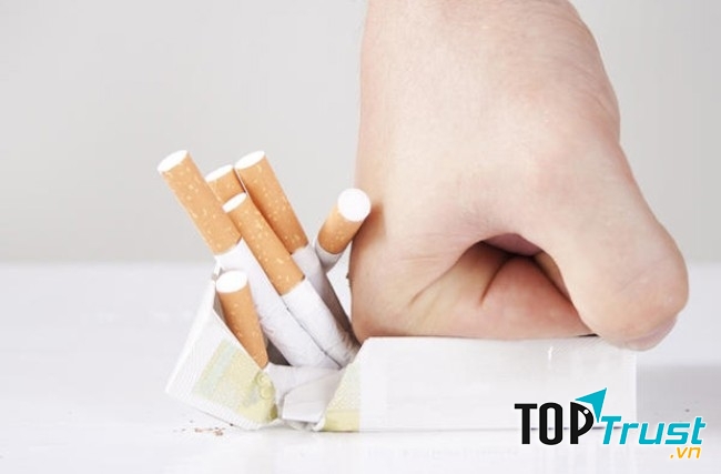 Hút thuốc lá không chỉ có hại cho phổi mà đối với người già chúng còn là một trong những nguyên nhân hàng đầu dẫn đến việc đãng trí.