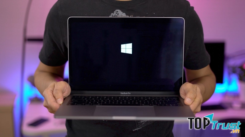Macbook bị treo khi vào Windows