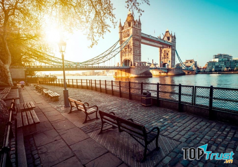 London đảm bảo rằng sẽ không bao giờ có một khoảnh khắc buồn tẻ trong tuần trăng mật của bạn
