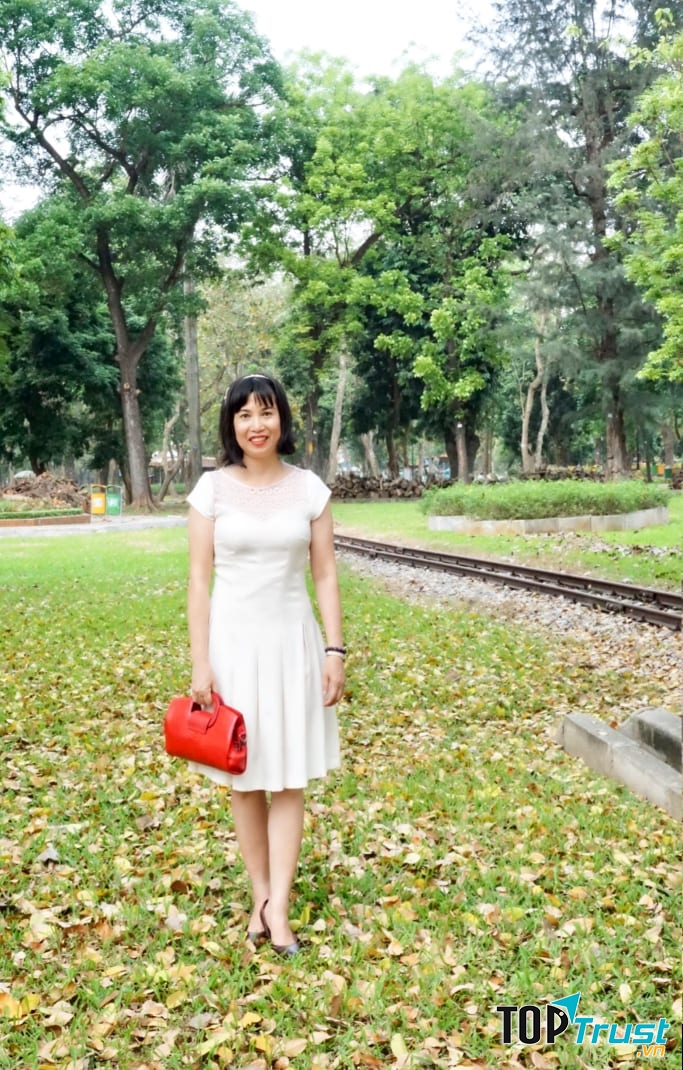 Ảnh chân dung nhà thơ Mai Lan