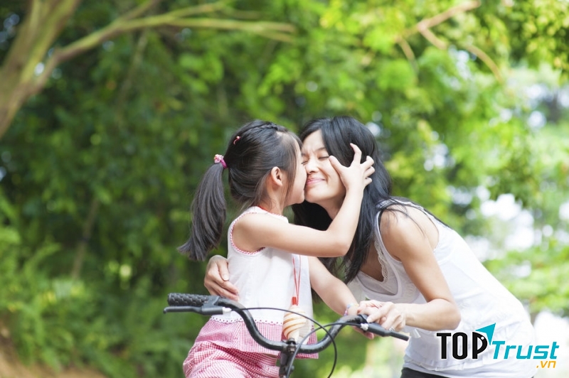 Mẹ là bầu trời, là hơi thở ấm áp.