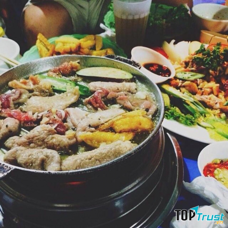 Lòng nướng phố Gầm Cầu, quận Hoàn Kiếm, Hà Nội