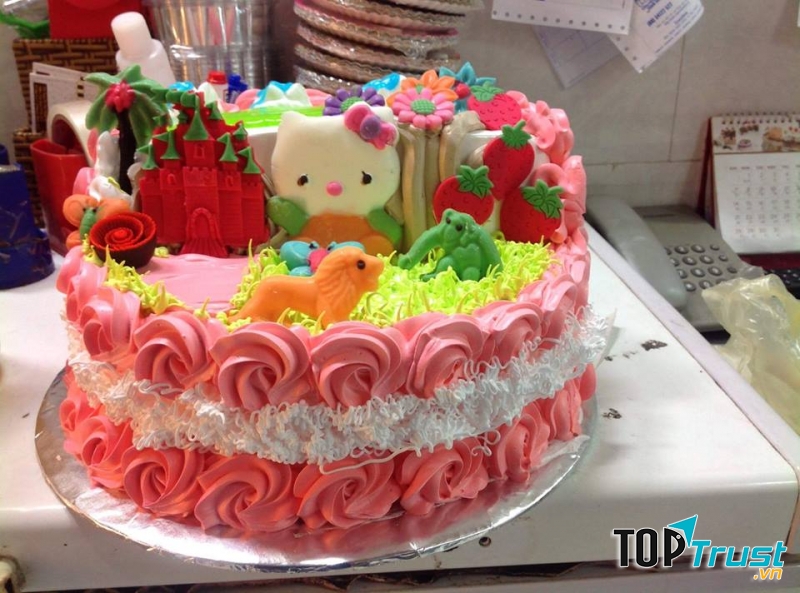 Bánh kem tiệm Long Phụng