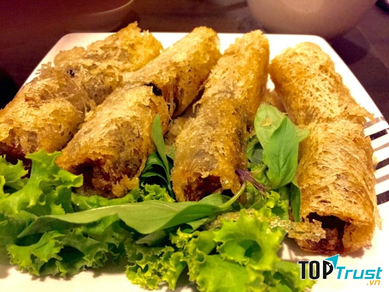 Món ăn tại Long Phụng quán