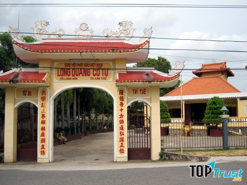 cổng chùa Long Quang