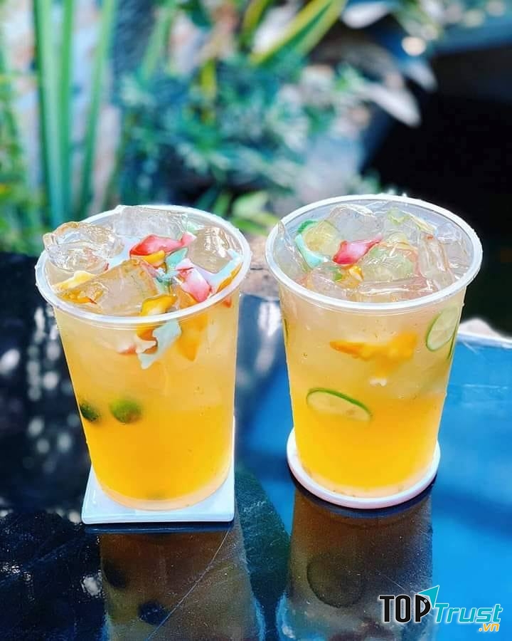 LongTea còn có gian hàng trên Now, Foody và nhiều ứng dụng, bạn chỉ cần ngồi nhà oder thôi là sẽ có trà chanh ship đến tận cửa