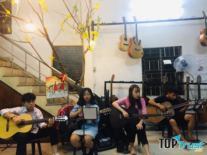 Lớp guitar Mi Fa Do