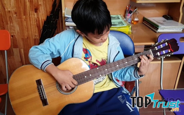 Lớp guitar Thầy Sơn