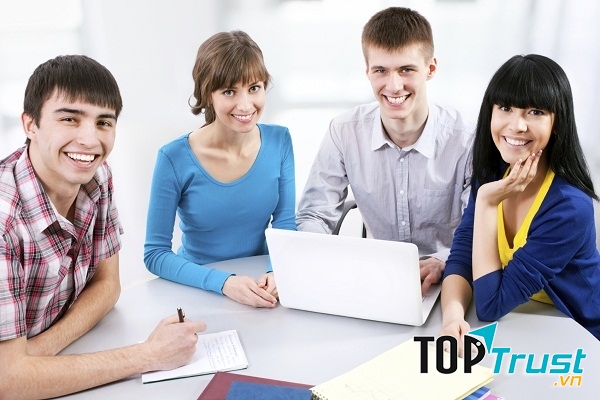 Lớp luyện thi TOEIC, IELTS, TOEFL thầy Phát, cô Hiền