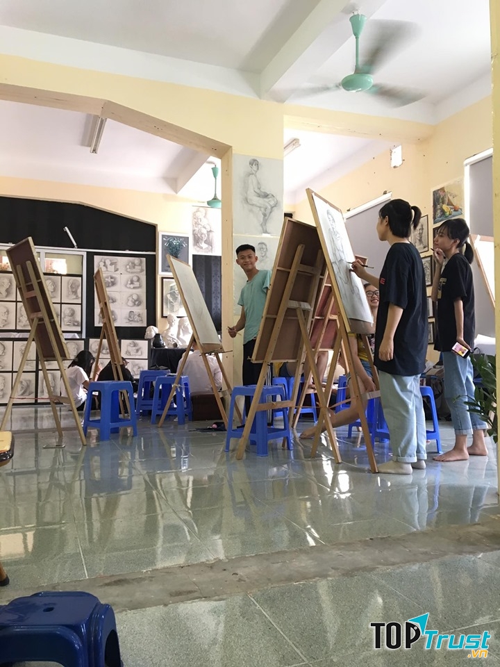 Lớp vẽ Anh Tuấn