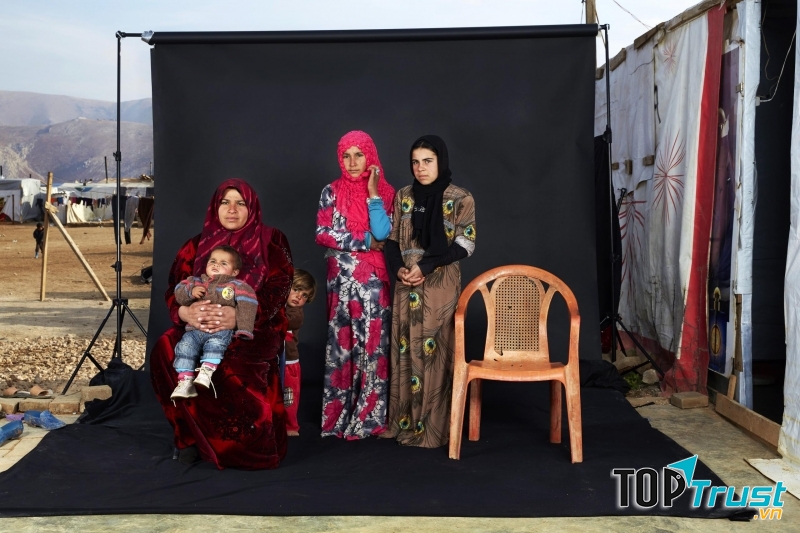Bức ảnh Lost Family Portraits của nhiếp ảnh gia Dario Mitidieri - Nguồn Internet